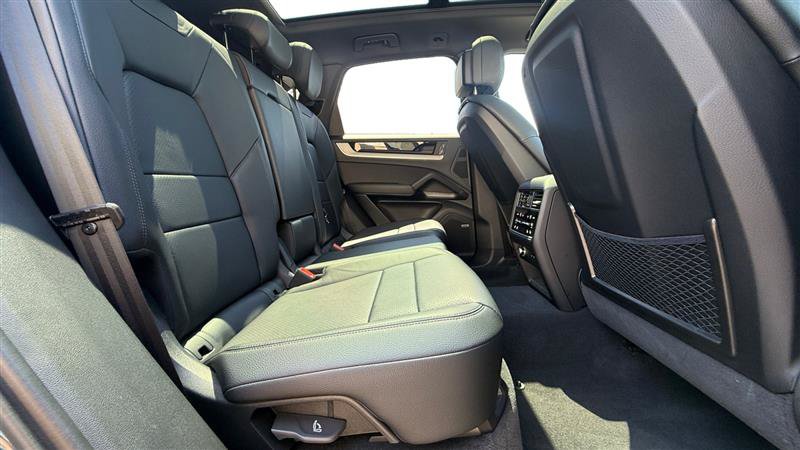 Used 2025 Porsche Cayenne S w/ Premium Package Plus AWD/4WD image 18
