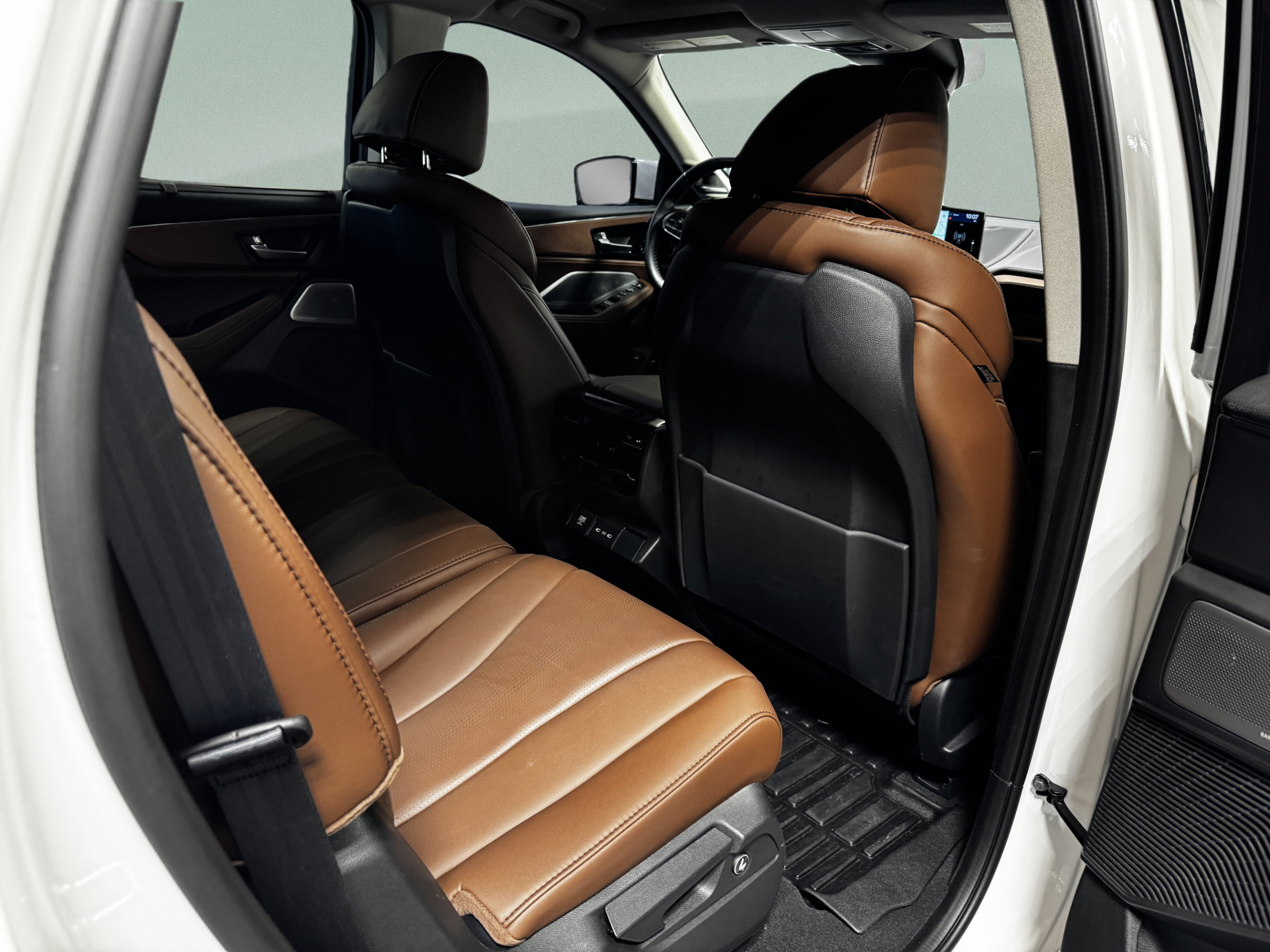 Certified 2025 Acura MDX w/ Technology Package FWD image 12