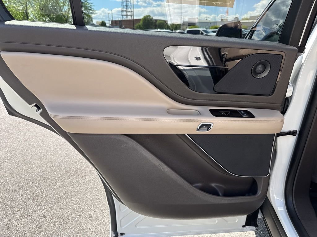 Used 2021 Lincoln Aviator Grand Touring w/ Elements Package Plus AWD/4WD image 39