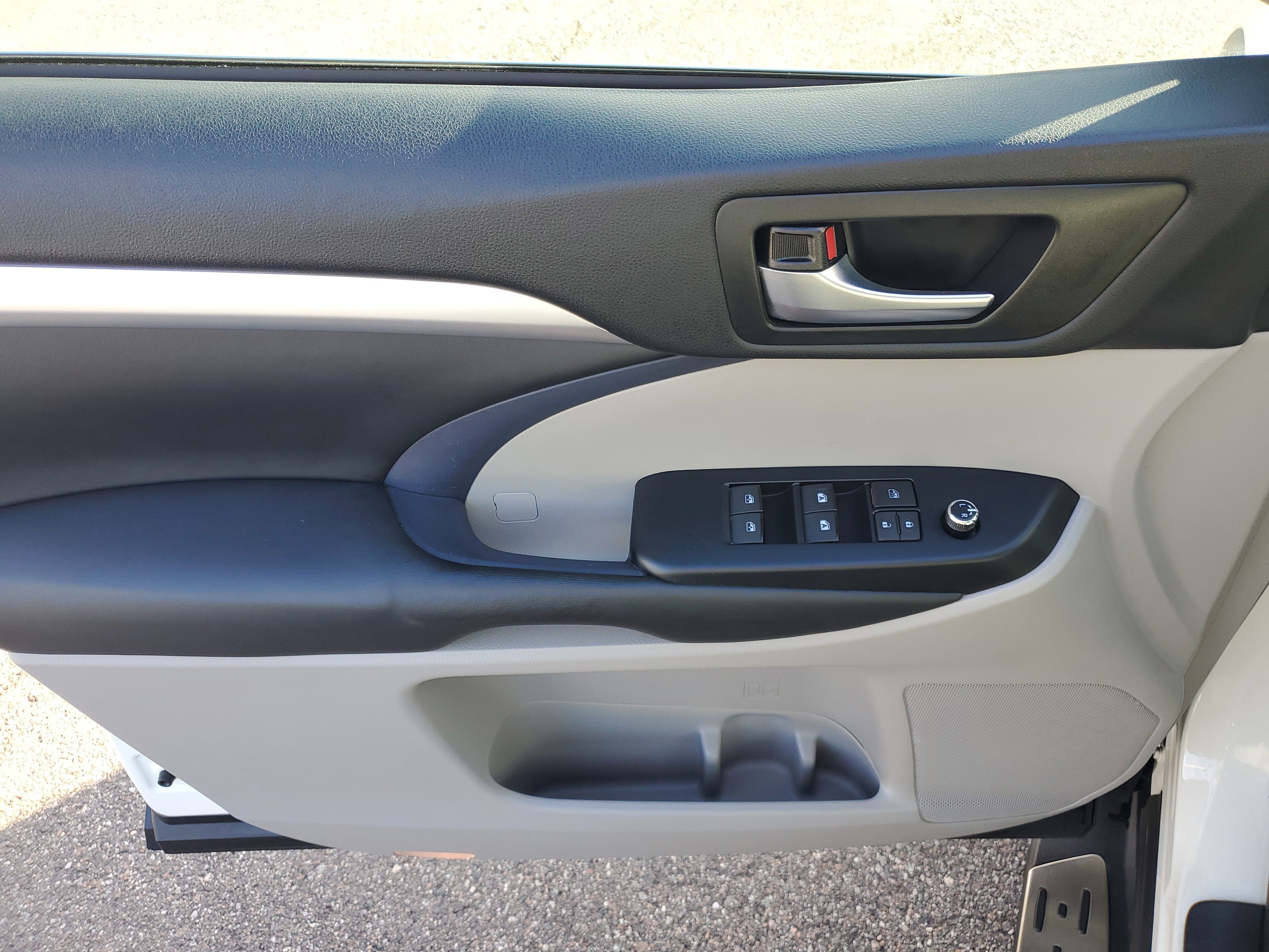 Used 2019 Toyota Highlander XLE image 21