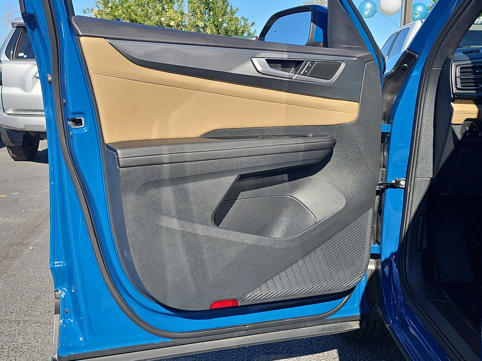 Certified 2025 Volkswagen Atlas Cross Sport SE image 13