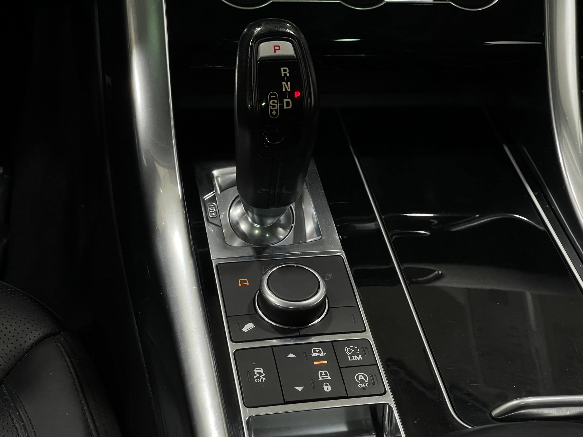 Used 2017 Land Rover Range Rover Sport HSE AWD/4WD image 29