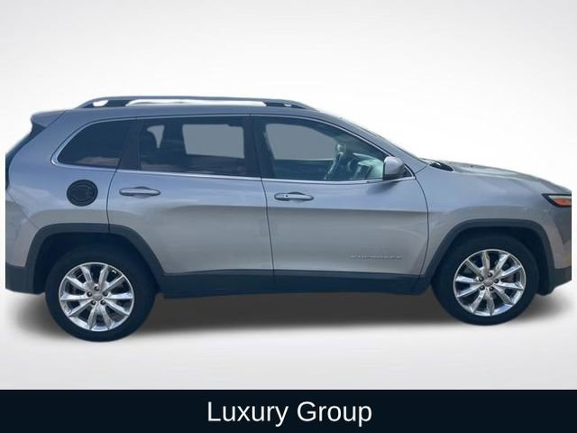 Used 2016 Jeep Cherokee Limited w/ Luxury Group FWD image 3