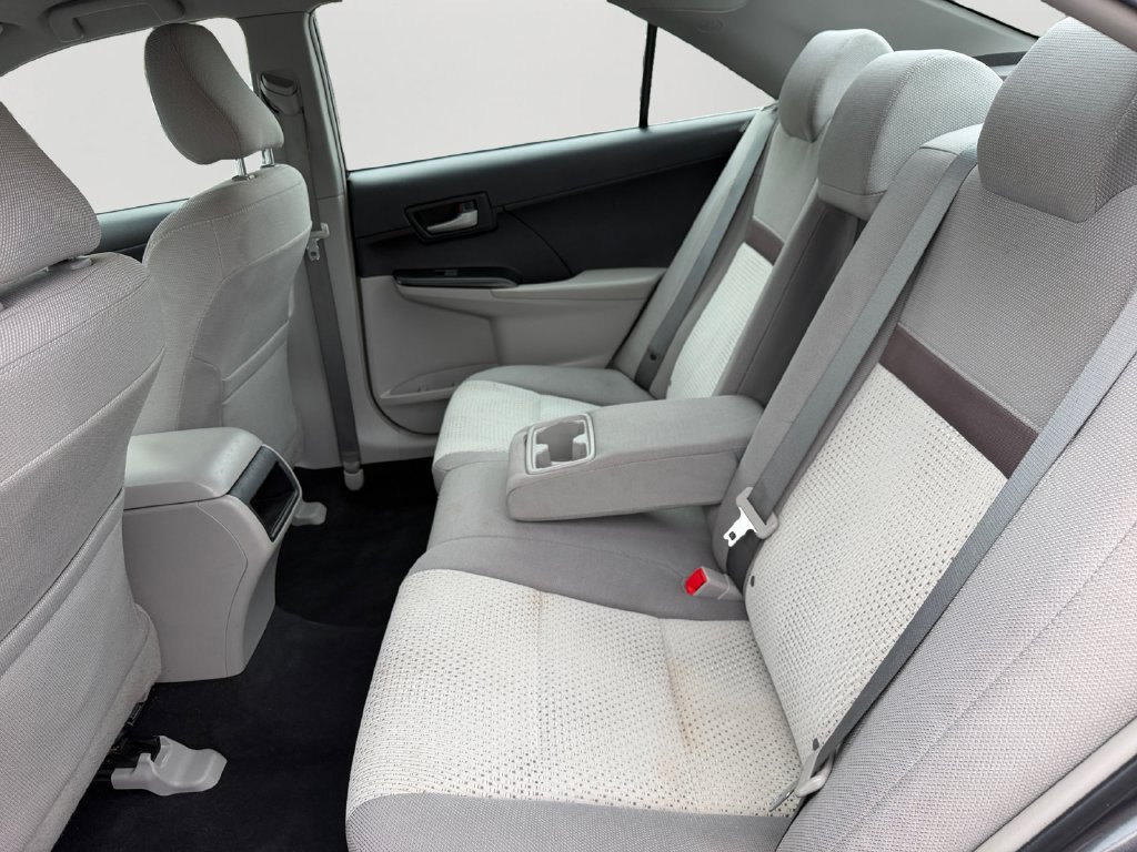 Used 2014 Toyota Camry LE FWD image 10