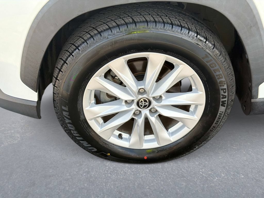 Used 2022 Toyota Corolla Cross LE AWD/4WD image 10