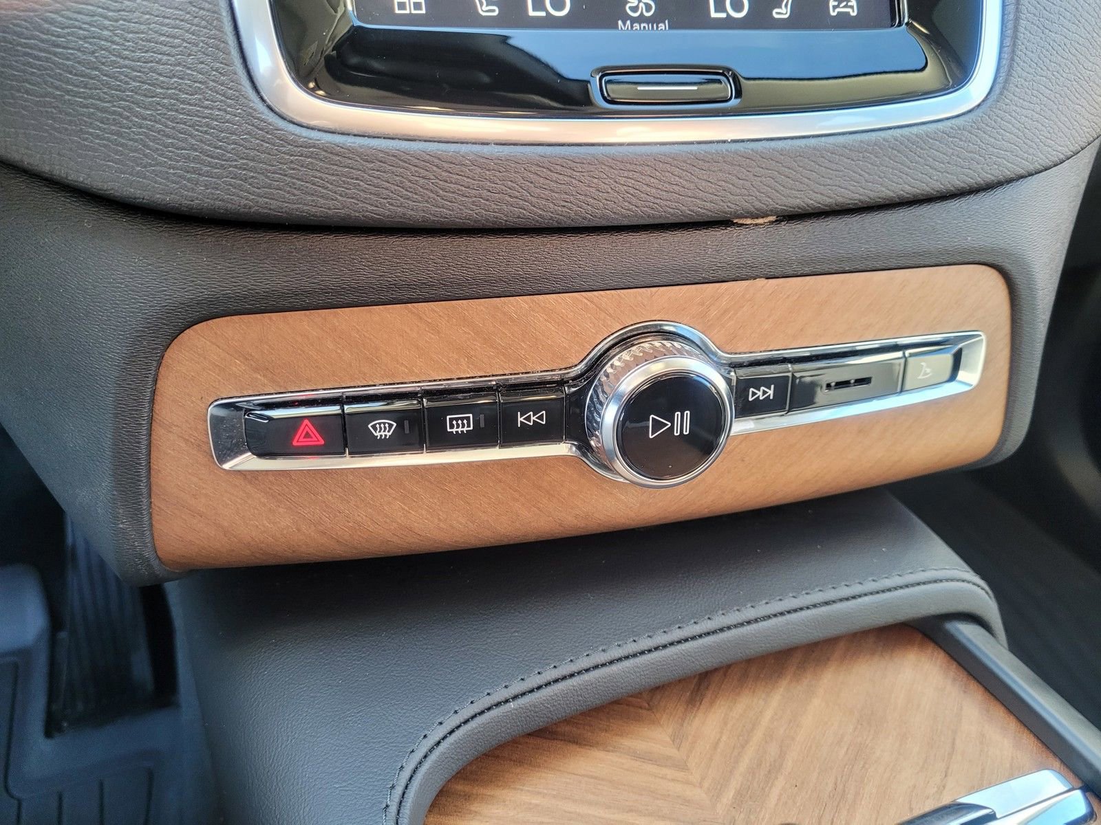 Certified 2024 Volvo XC90 T8 Plus w/ Protection Package Premier image 20