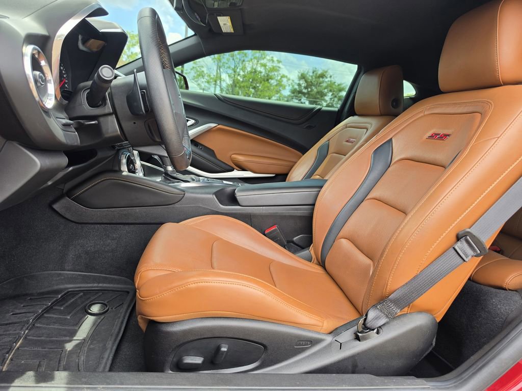 Used 2018 Chevrolet Camaro SS RWD image 13