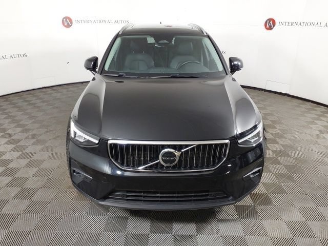 Used 2025 Volvo XC40 B5 Plus AWD/4WD image 2