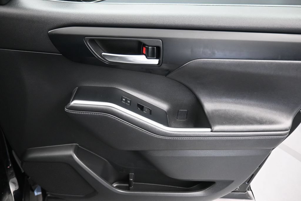 Used 2020 Toyota Highlander XLE AWD/4WD image 54