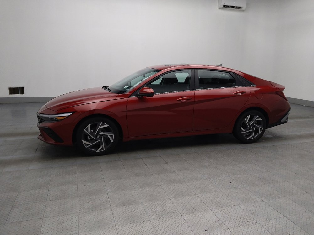 Used 2025 Hyundai Elantra SEL image 2