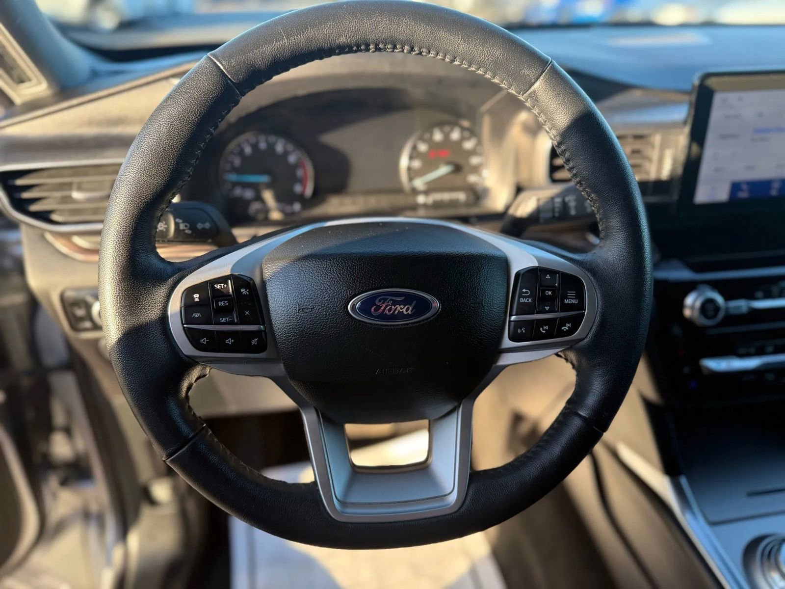 Used 2023 Ford Explorer Limited image 31