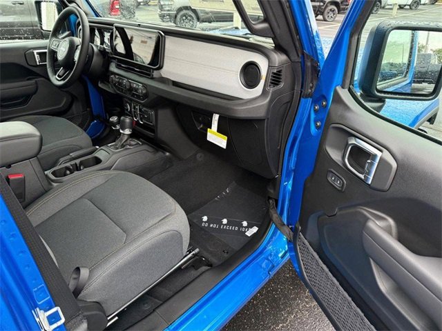 New 2025 Jeep Gladiator Sport image 15