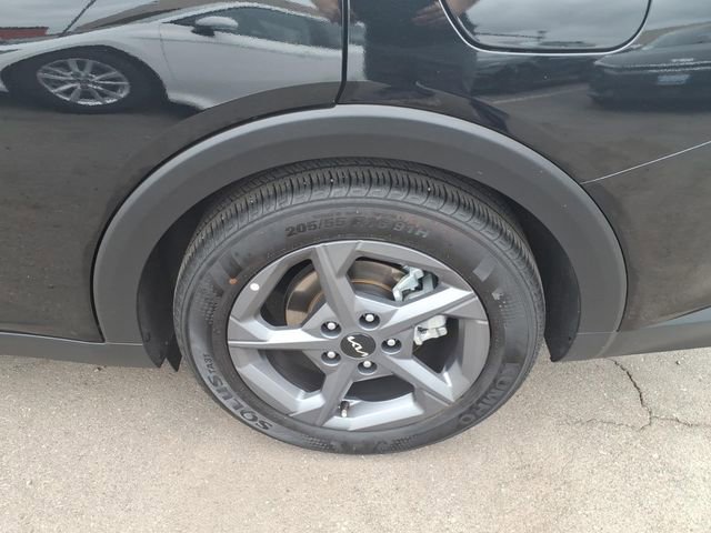 Used 2025 Kia K4 LXS image 7