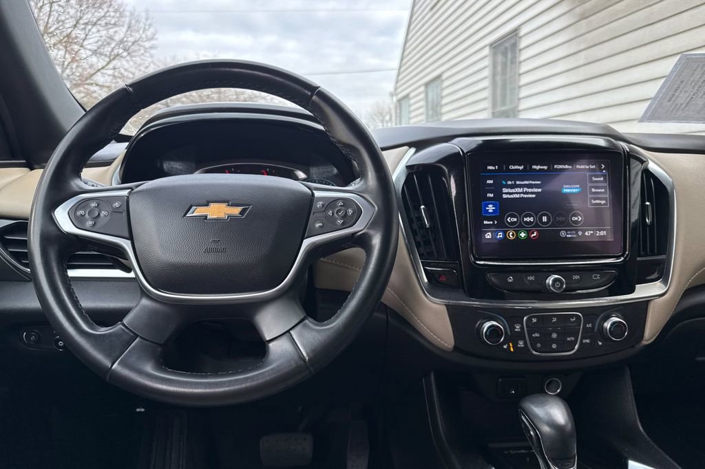 Used 2023 Chevrolet Traverse LT w/ Rear Camera Mirror Package AWD/4WD image 14