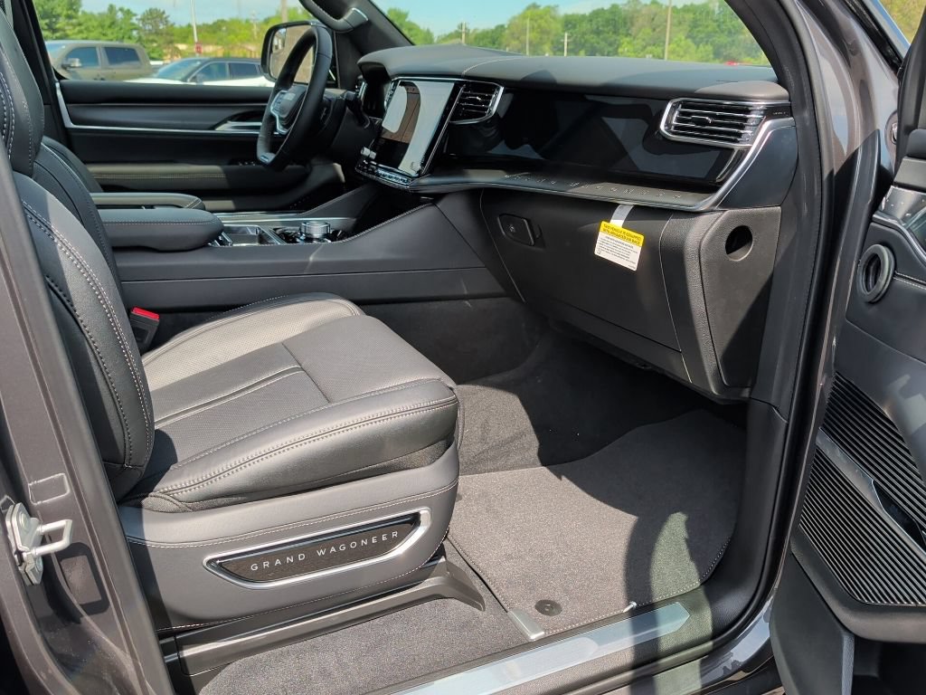 New 2026 Jeep Grand Wagoneer Summit AWD/4WD image 39