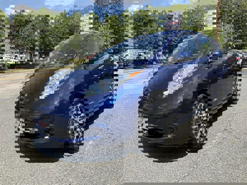 Used 2017 Nissan Leaf SV image 1