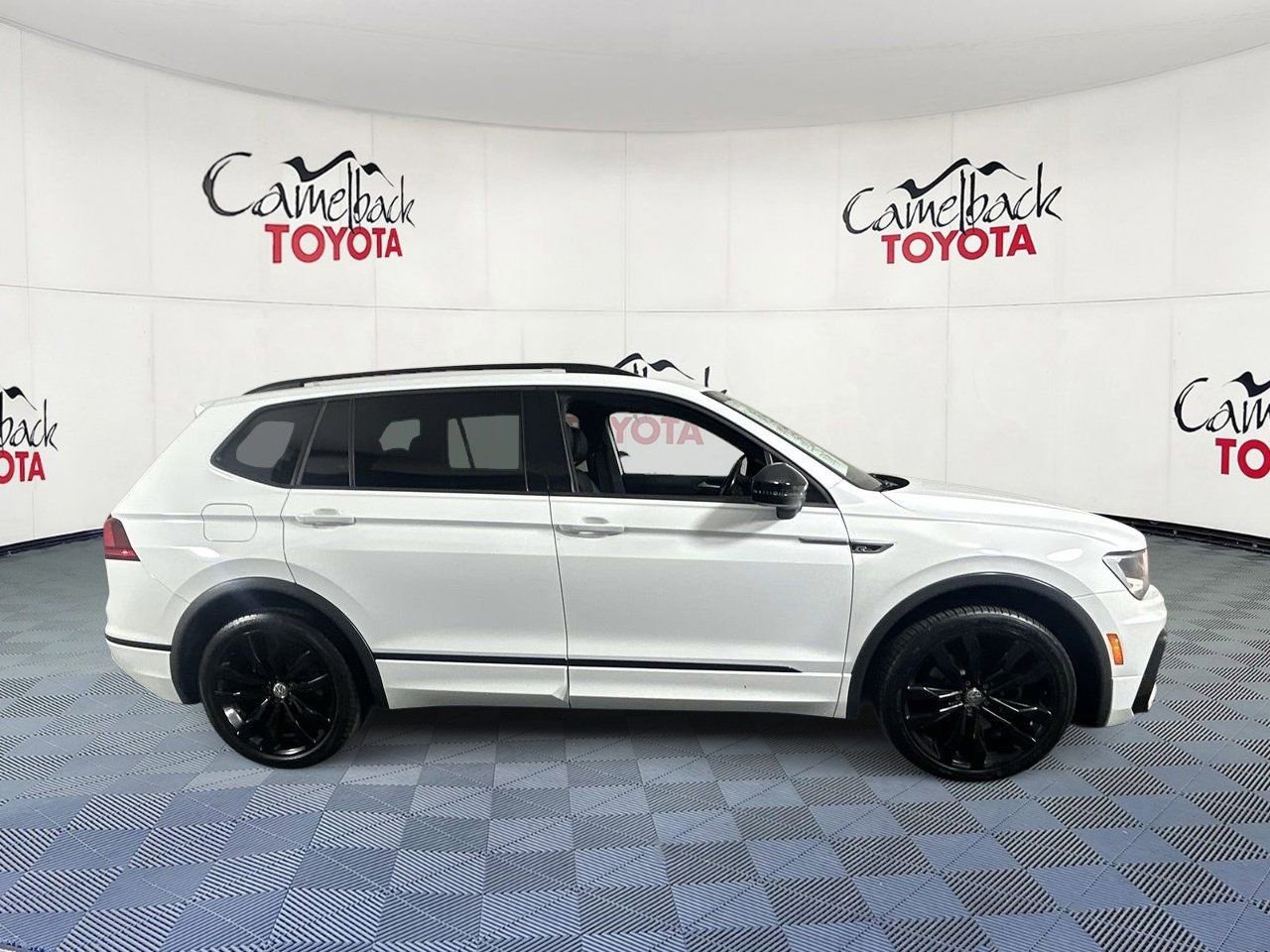 Used 2021 Volkswagen Tiguan SE R-Line image 8