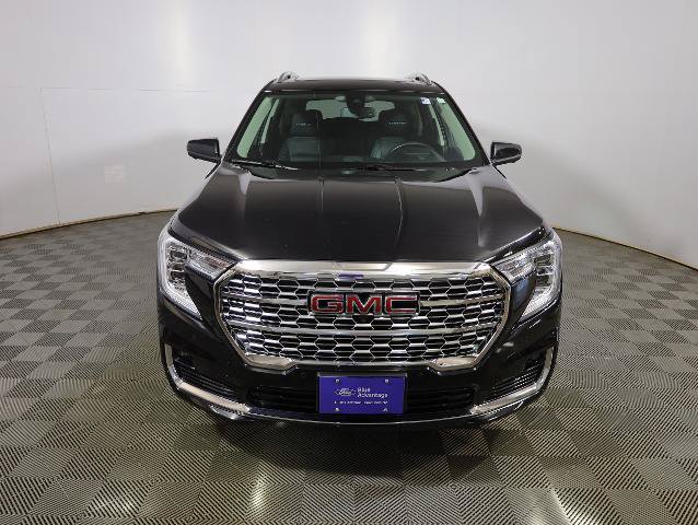 Used 2024 GMC Terrain Denali w/ Denali Premium Package AWD/4WD image 3