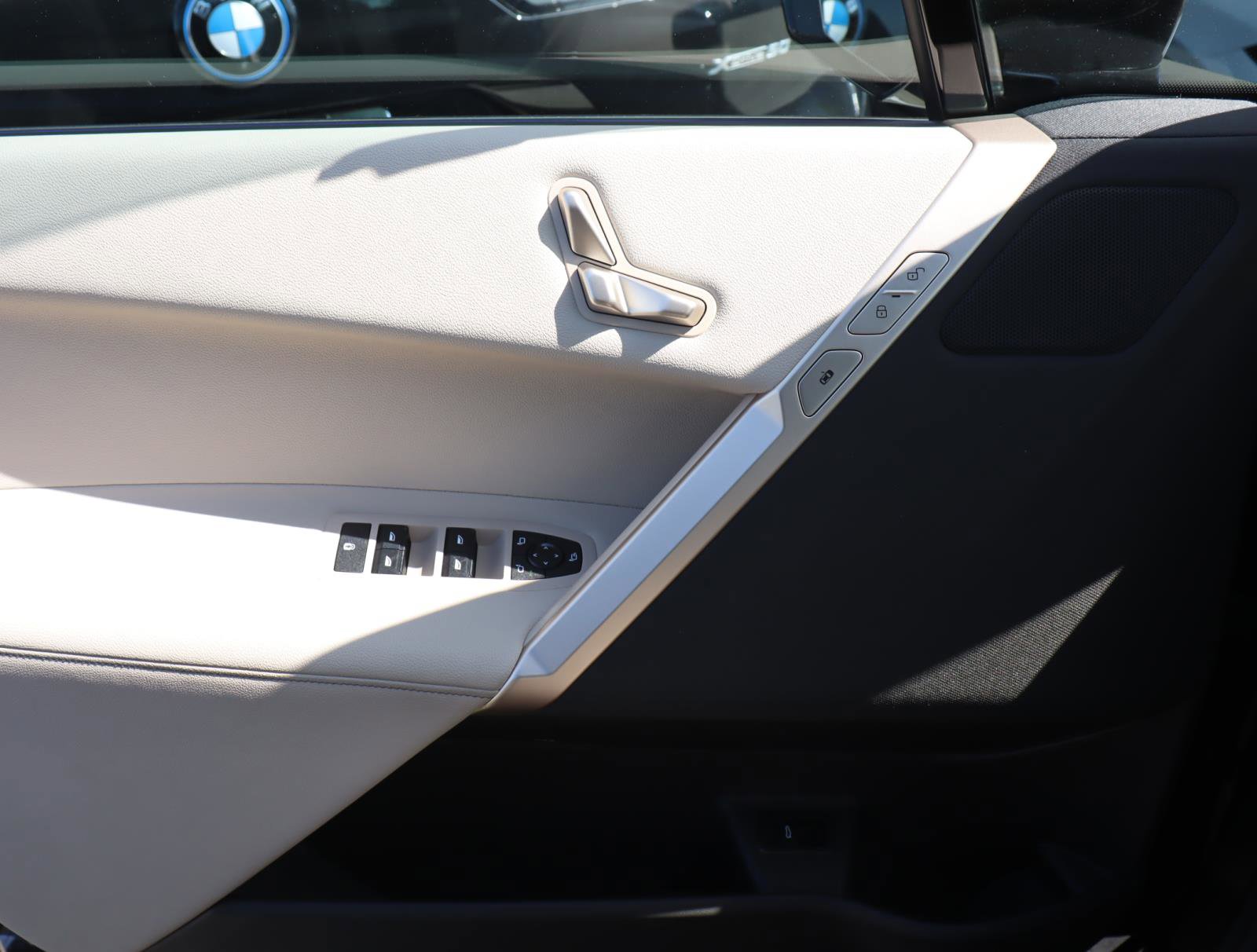 Used 2025 BMW iX xDrive50 image 14