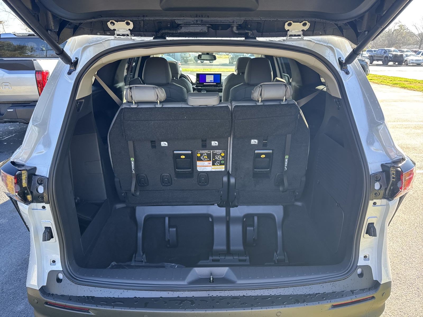 New 2025 Toyota Sienna XLE FWD image 38