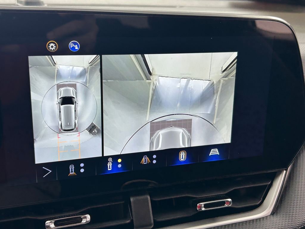 Used 2025 Chevrolet Equinox LT w/ Safety and Technology Package FWD image 24