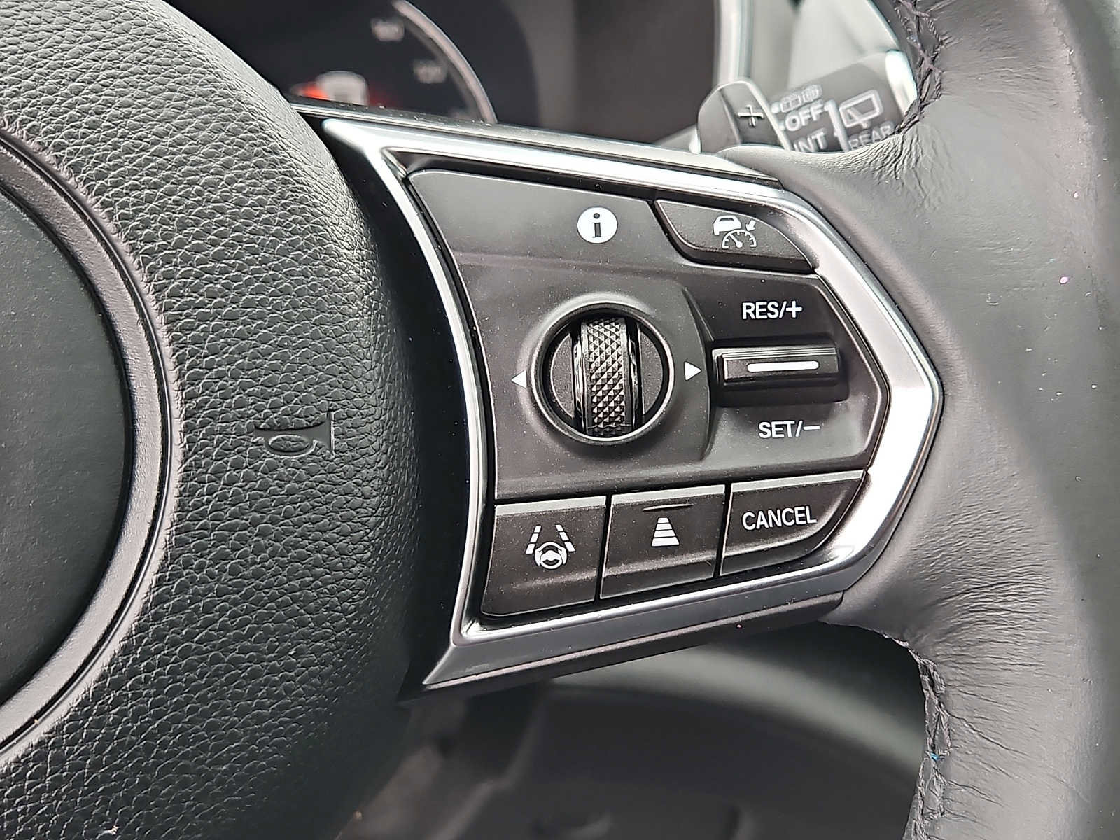 Used 2023 Acura MDX SH-AWD w/ Technology Package image 27