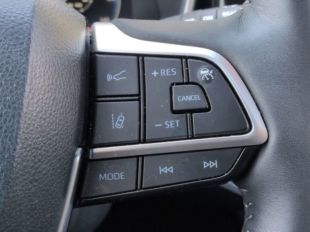 Used 2024 Toyota Highlander Limited AWD/4WD image 13