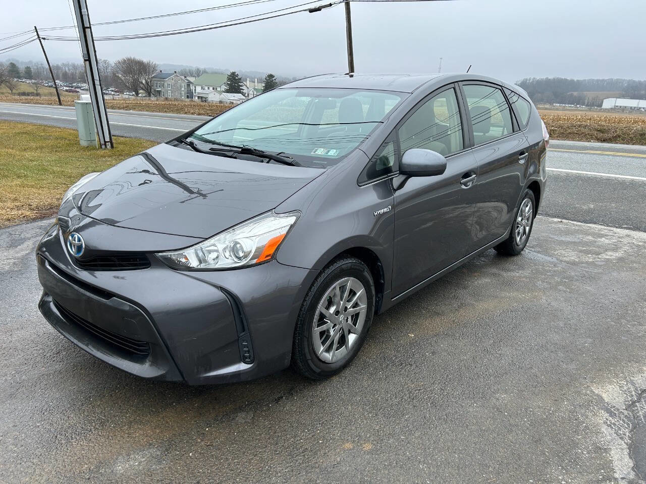 Used 2017 Toyota Prius V Two w/ Carpet Mat Package image 6