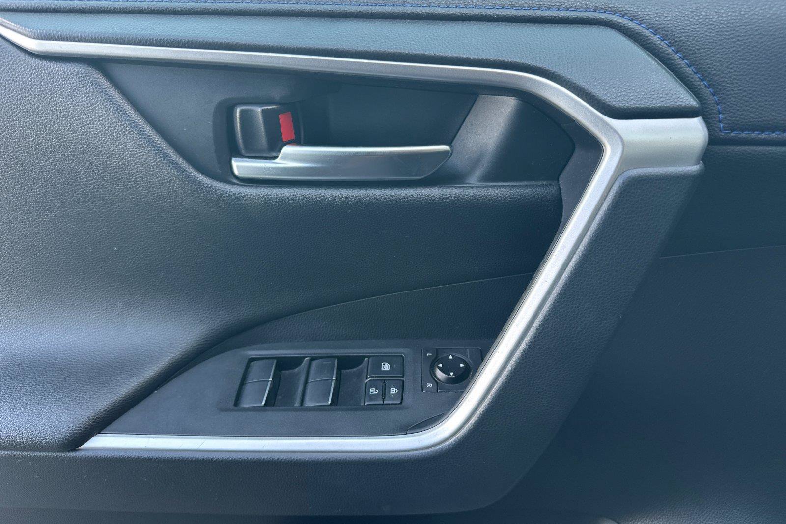 Used 2019 Toyota RAV4 XSE w/ Carpet Mat Package AWD/4WD image 10