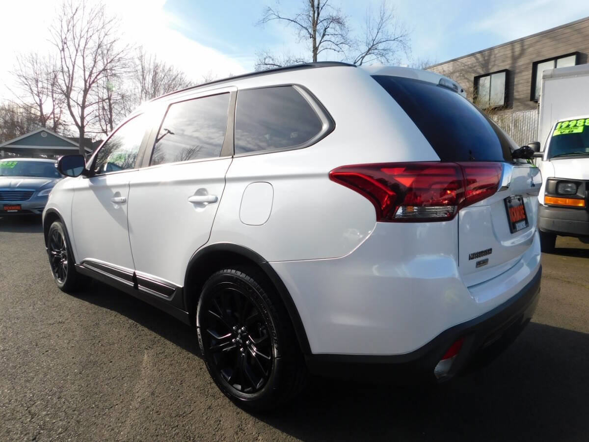 Used 2019 Mitsubishi Outlander LE image 3