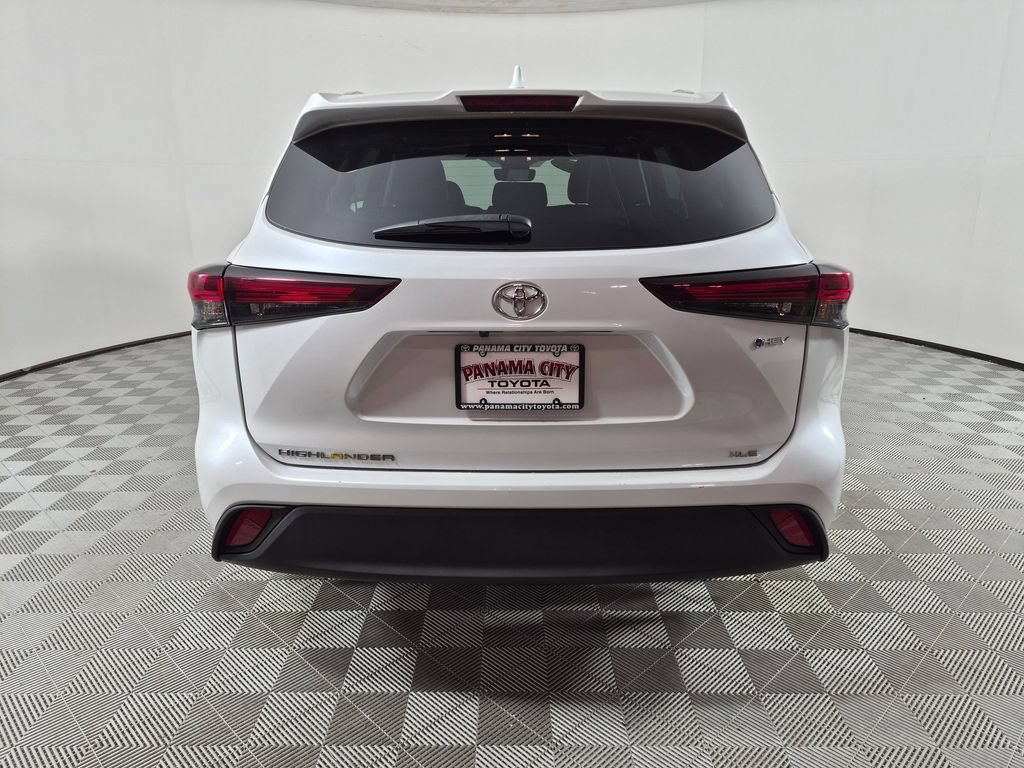 Used 2025 Toyota Highlander XLE AWD/4WD image 4
