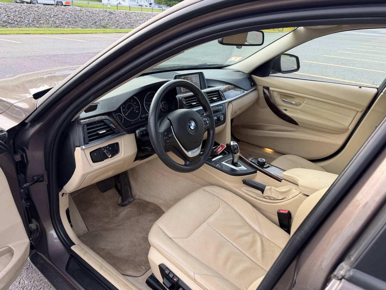 Used 2014 BMW 328i xDrive Sedan AWD/4WD image 9