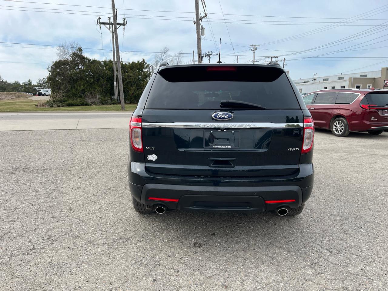 Used 2015 Ford Explorer XLT w/ Equipment Group 202A AWD/4WD image 4
