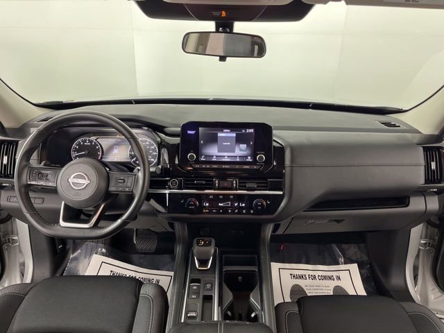 Used 2023 Nissan Pathfinder SV image 39
