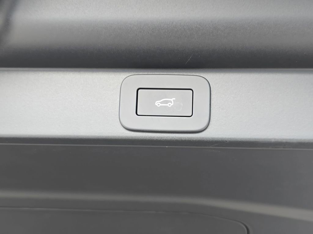 New 2026 Land Rover Range Rover SV image 13