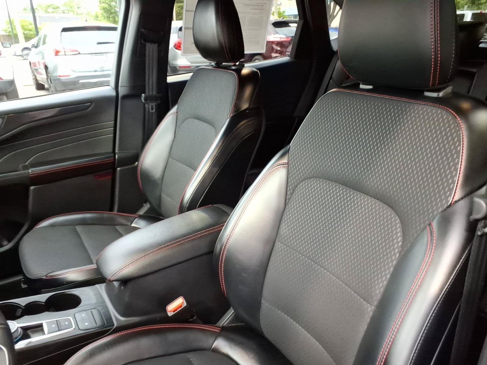 Certified 2025 Ford Escape ST-Line AWD/4WD image 12