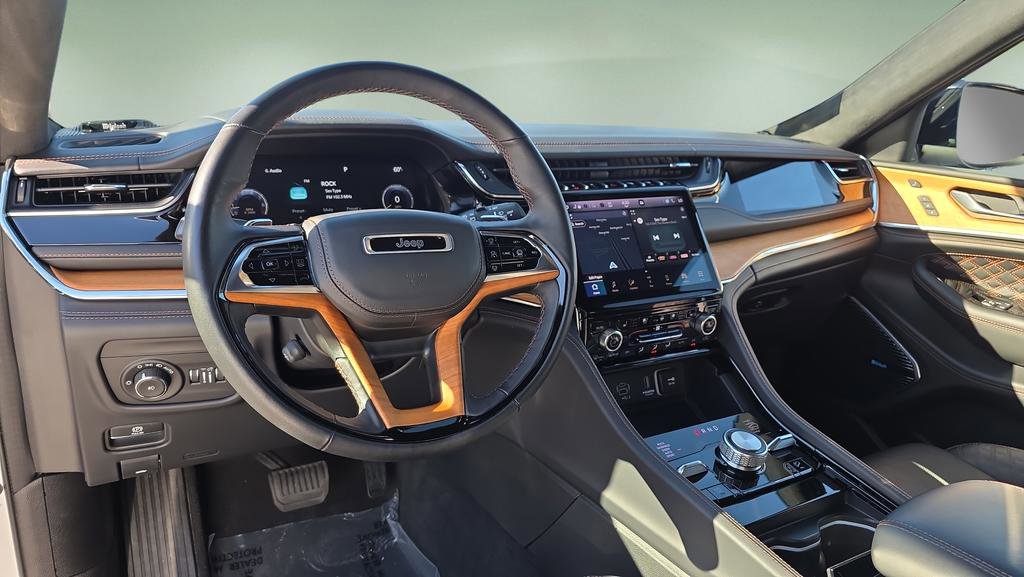 Used 2023 Jeep Grand Cherokee Summit image 30