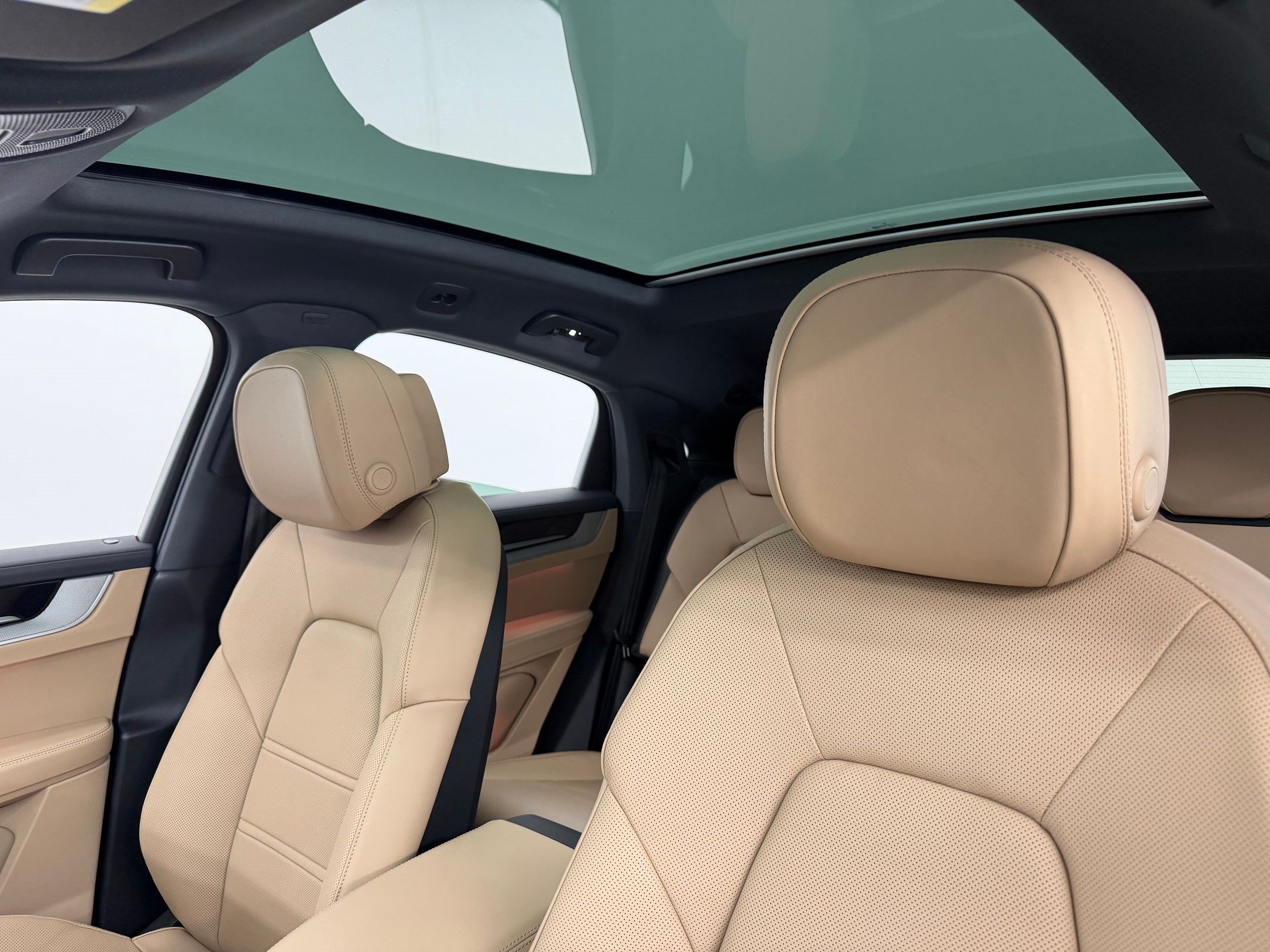New 2026 Porsche Cayenne Coupe AWD/4WD image 25
