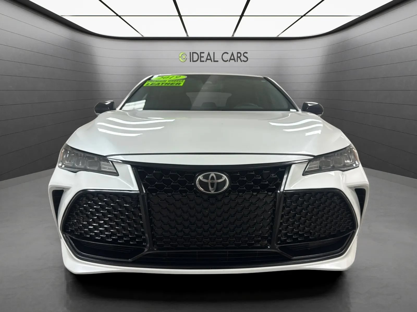 Used 2019 Toyota Avalon XSE w/ Carpet Mat Package FWD image 2