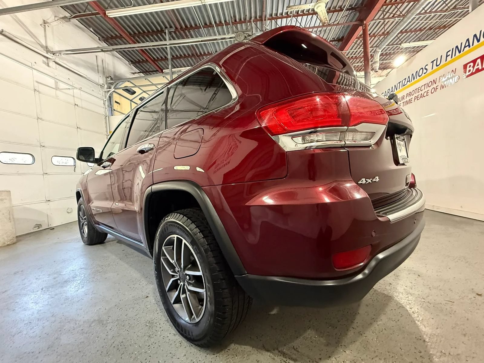 Used 2019 Jeep Grand Cherokee Limited AWD/4WD image 9