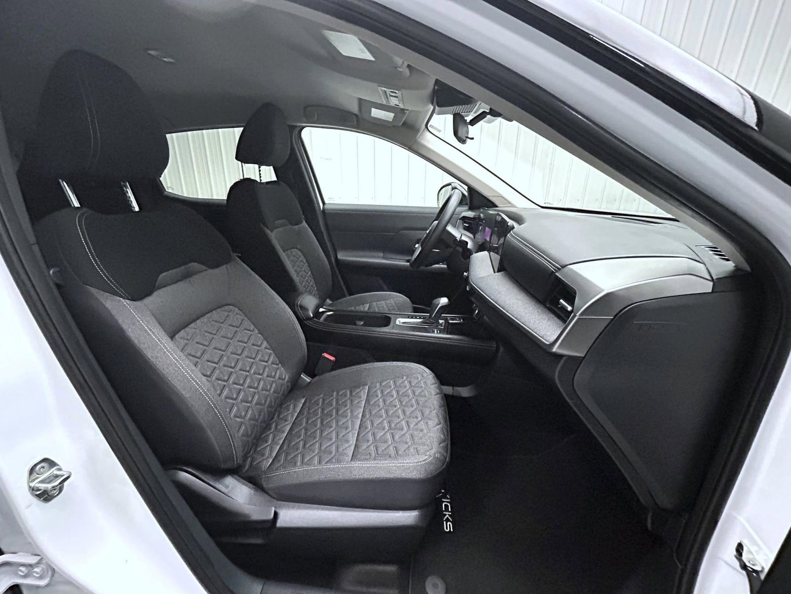 Used 2025 Nissan Kicks SV image 15