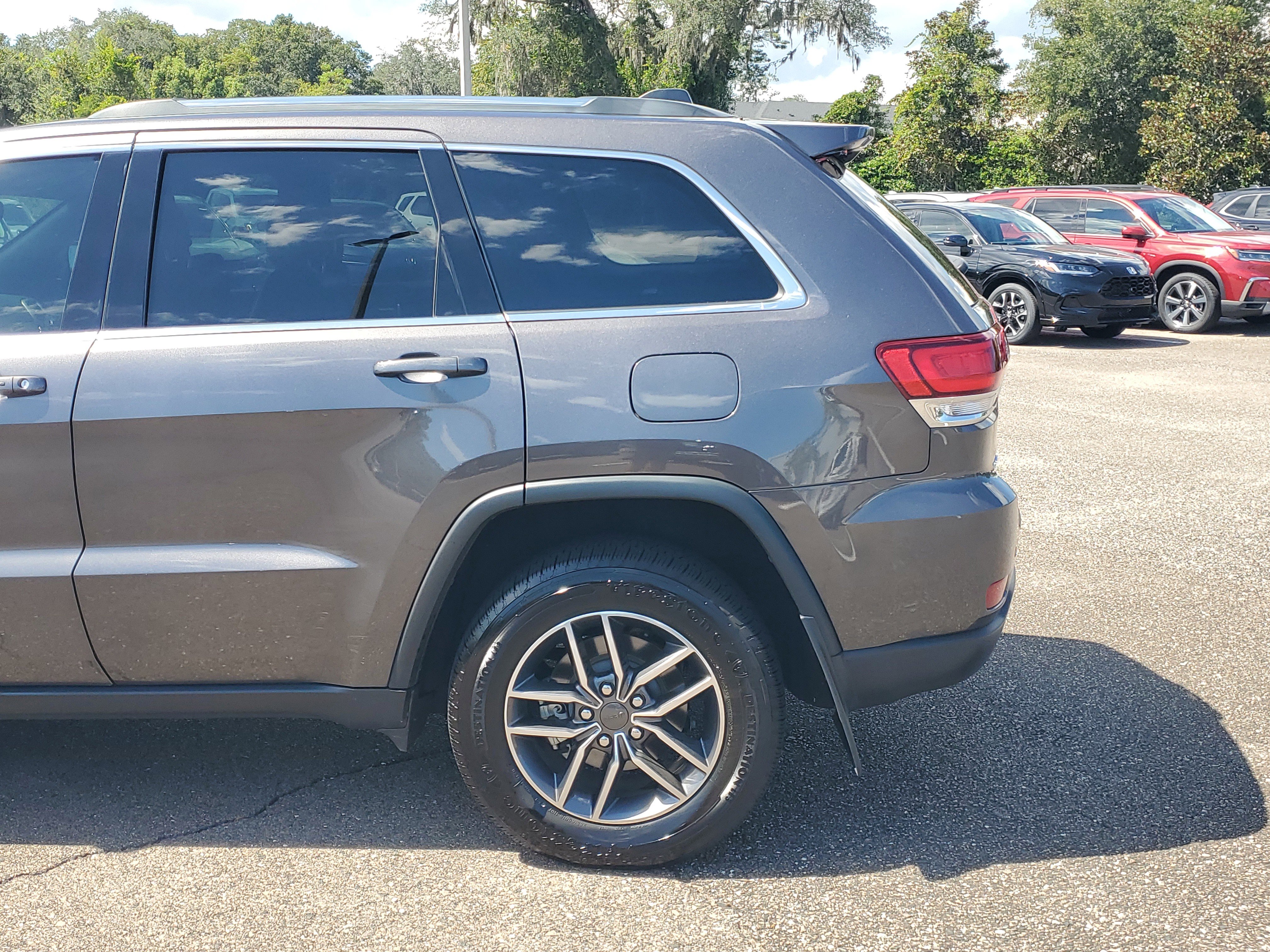 Used 2020 Jeep Grand Cherokee Laredo w/ Laredo X Package image 12