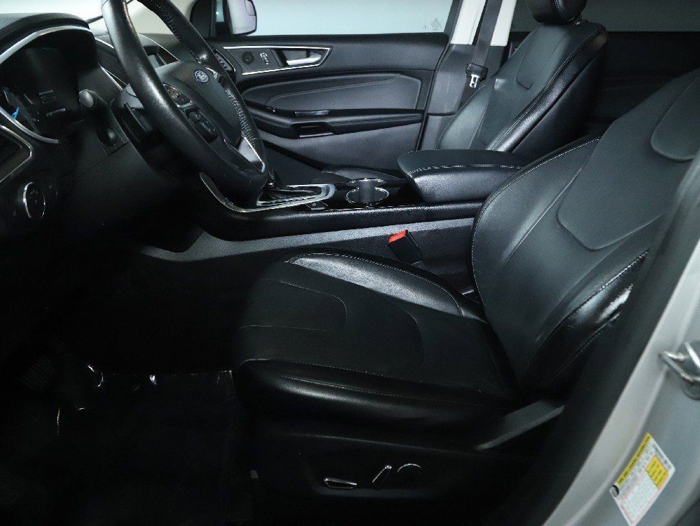 Used 2018 Ford Edge Titanium image 18