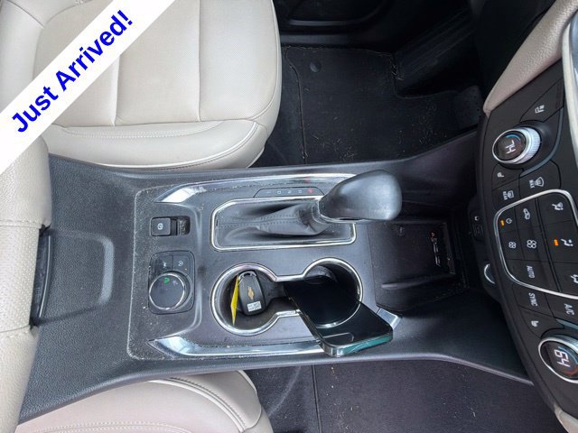Used 2023 Chevrolet Traverse Premier FWD image 29