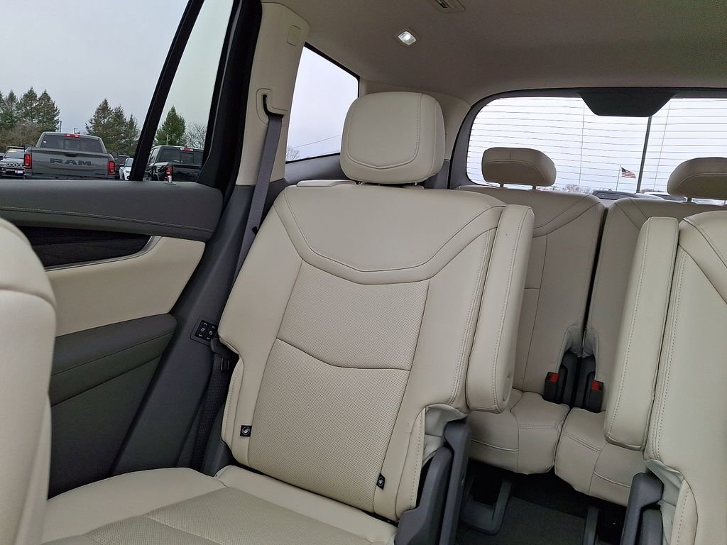 Used 2023 Cadillac XT6 Premium Luxury w/ Technology Package AWD/4WD image 19