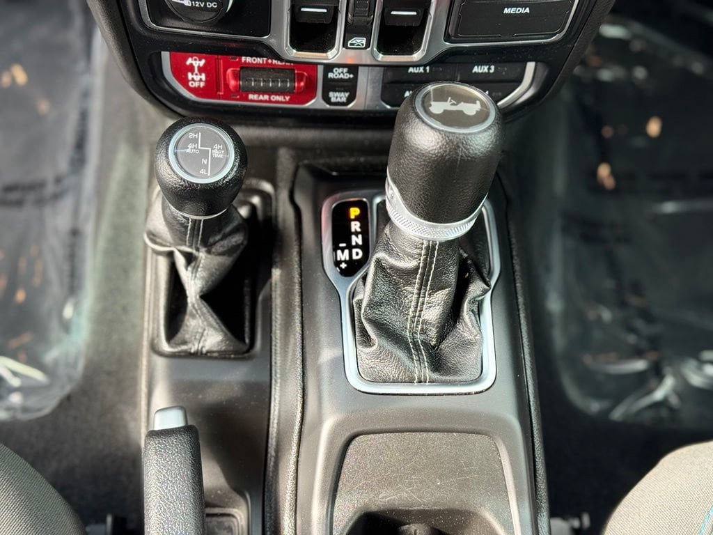 Used 2024 Jeep Wrangler Unlimited Rubicon 4xe w/ Dual Top Group AWD/4WD image 18