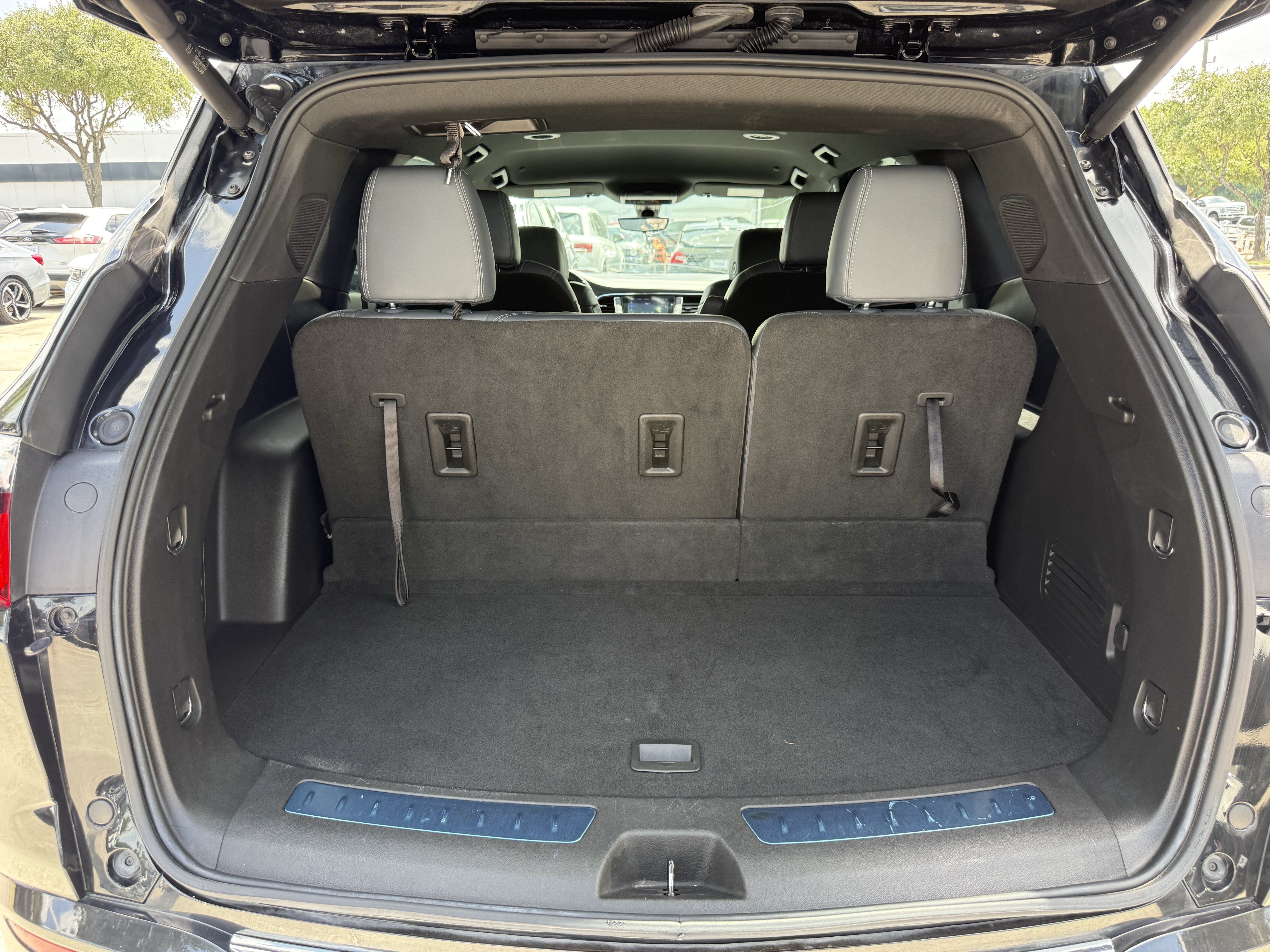 Used 2024 Buick Enclave Essence w/ Sport Touring Edition FWD image 31