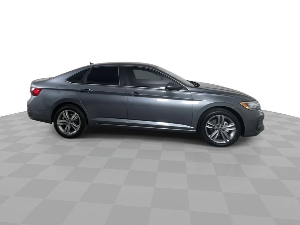 Used 2024 Volkswagen Jetta SE w/ Panoramic Sunroof Package FWD image 9