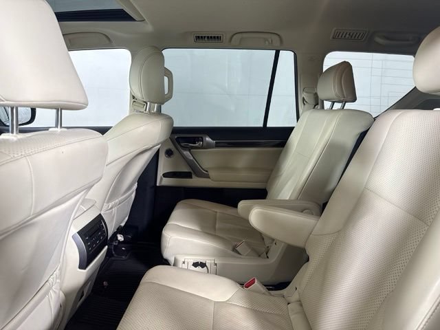 Used 2022 Lexus GX 460 Luxury w/ Sport Design Package AWD/4WD image 21