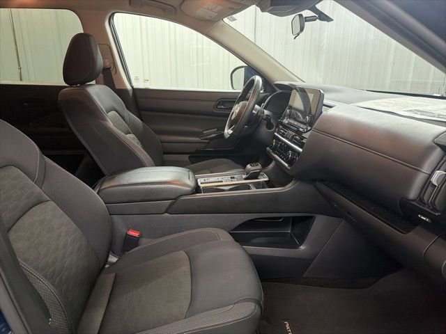 Used 2024 Nissan Pathfinder SV FWD image 27